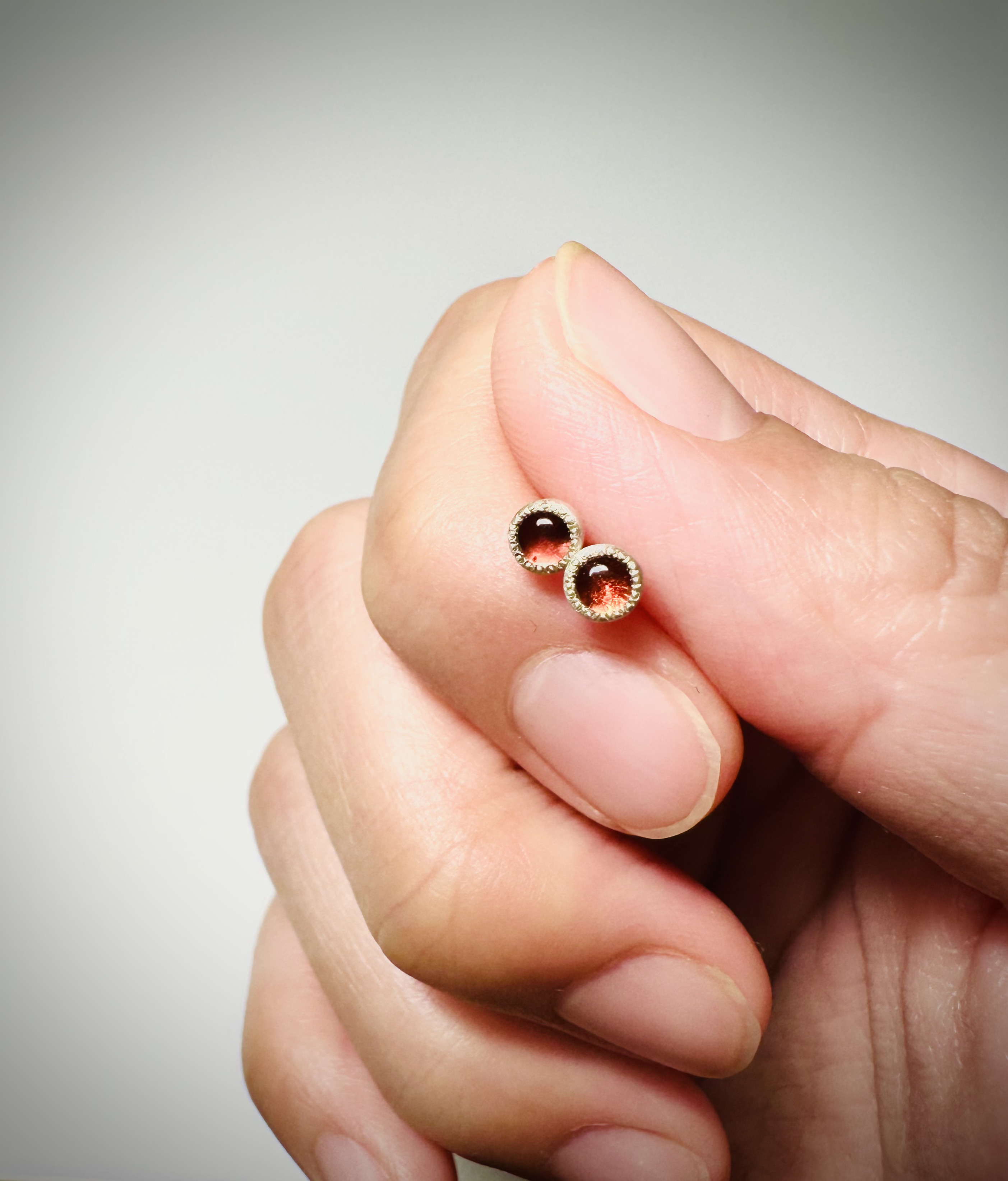 ガーネット　ひとつぶピアス　silver925 ミルグレイン