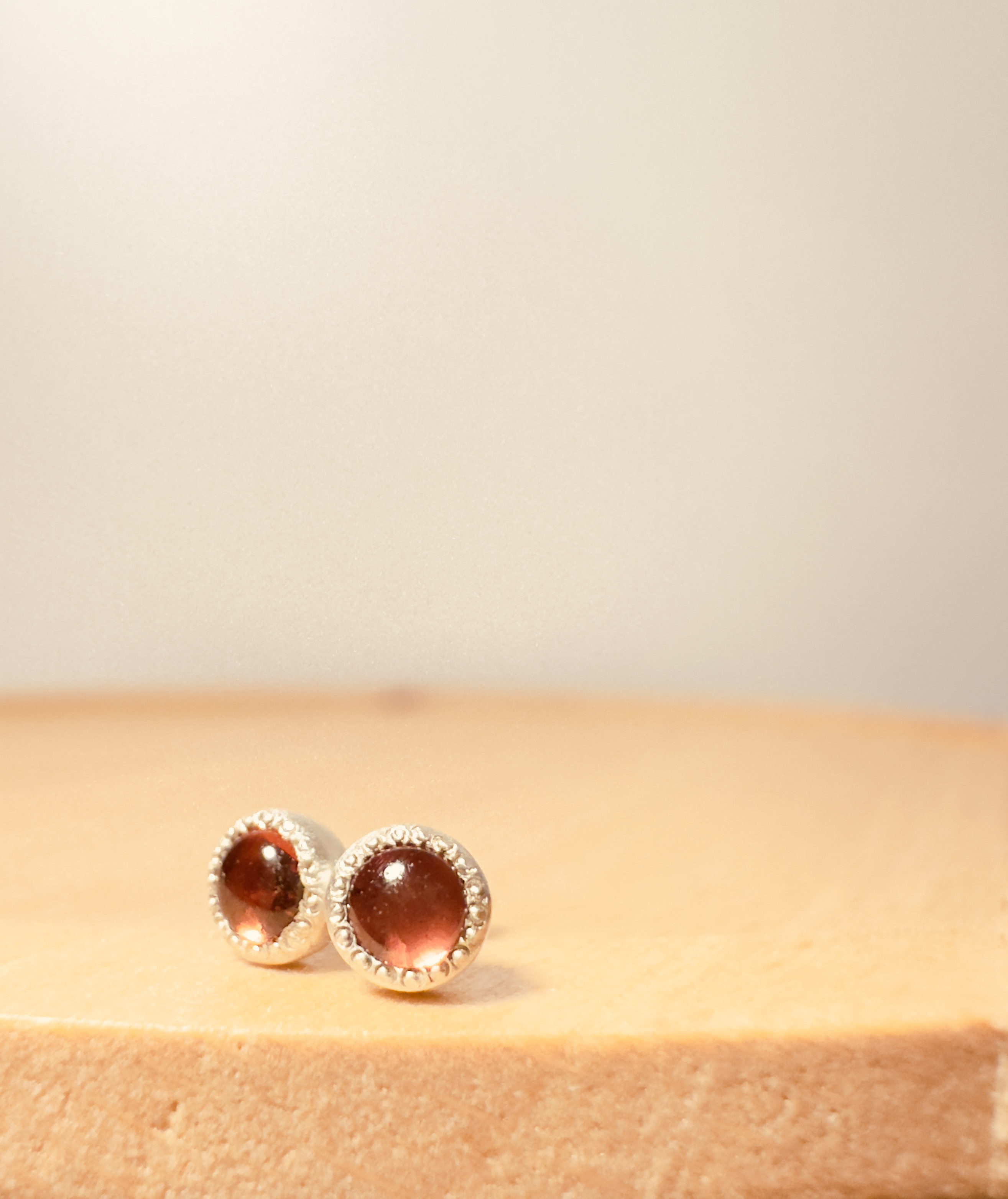 ガーネット　ひとつぶピアス　silver925 ミルグレイン