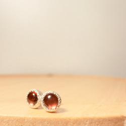 ガーネット　ひとつぶピアス　silver925 ミルグレイン 3枚目の画像