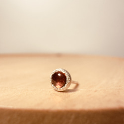 ガーネット　ひとつぶピアス　silver925 ミルグレイン 4枚目の画像