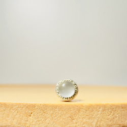 ホワイトムーンストーン　ひとつぶピアス　silver925 ミルグレイン　6月誕生石 2枚目の画像