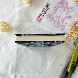 【再販】御朱印帳 大判Lサイズ 瑠璃桜(紺色) 金襴生地使用 6枚目の画像