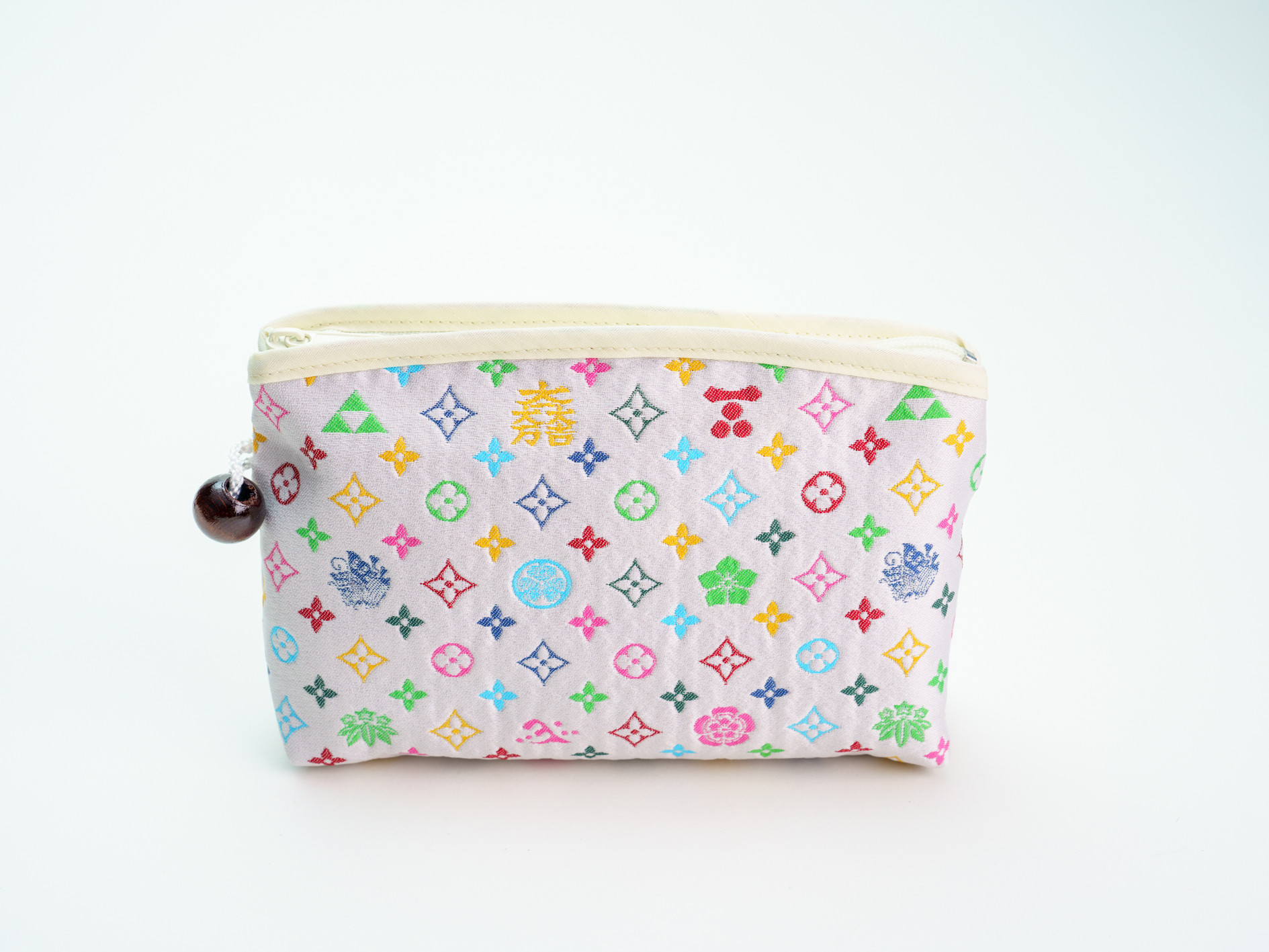 コスメポーチ(木玉ポーチ)　モノグラム柄(ホワイトバージョン)