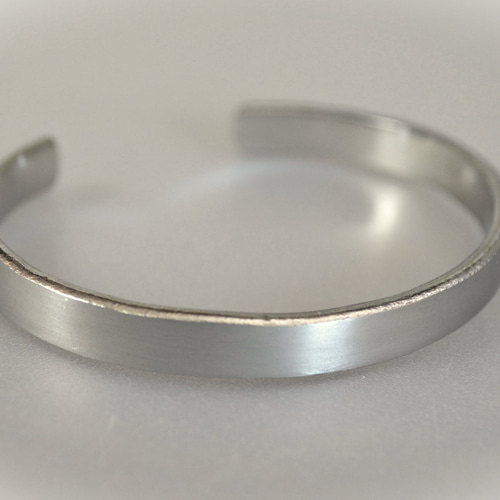 チタン　バングル Titanium bangle・純チタンバングル・サテンシルバー・楕円形