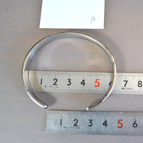 Titanium bangle・純チタンバングル・サテンシルバー・楕円形