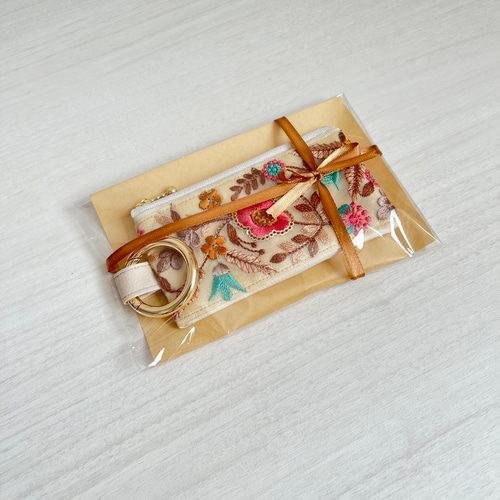 ギフトにも＊インド刺繍リボンのミニポーチ＊キーリング付き