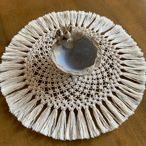 レースみたいなマクラメテーブルセンター／マット〜コットンコードで