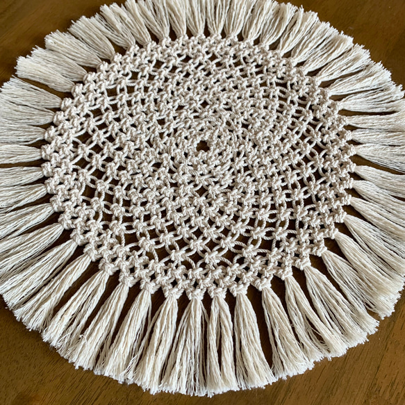 レースみたいなマクラメテーブルセンター／マット〜コットンコードで