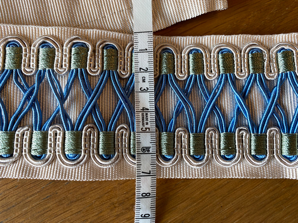 在庫限り！フランスより『コードが編みこまれた、凝った作り！お洒落な幅広ブレード　約73㎜巾』～１m単位でカット～ 3枚目の画像