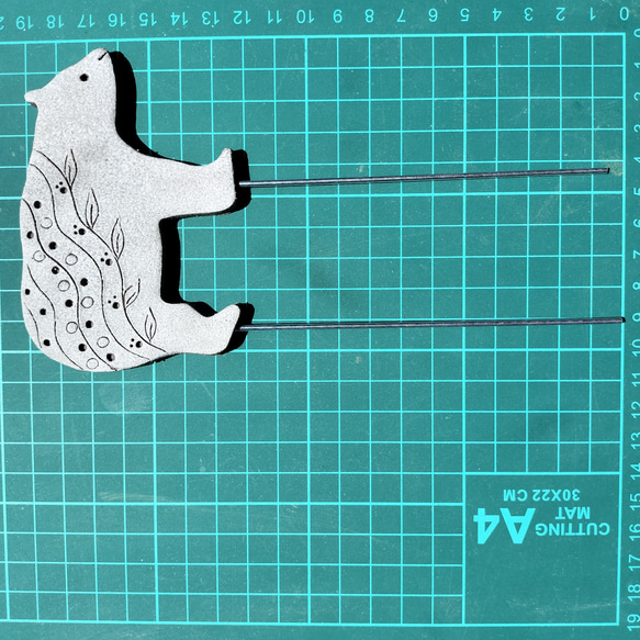 素焼き　多肉ピック　ガーデンピック　くま　クマ　ガーデニング　雑貨　陶器　黒　ブラック　白くま　白熊　熊　陶器 4枚目の画像