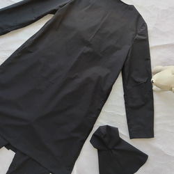 綿タイプライター（ピーチ加工）生地を使ったマント犬服とお揃いの大人服コートドレス・パンツセット 2枚目の画像