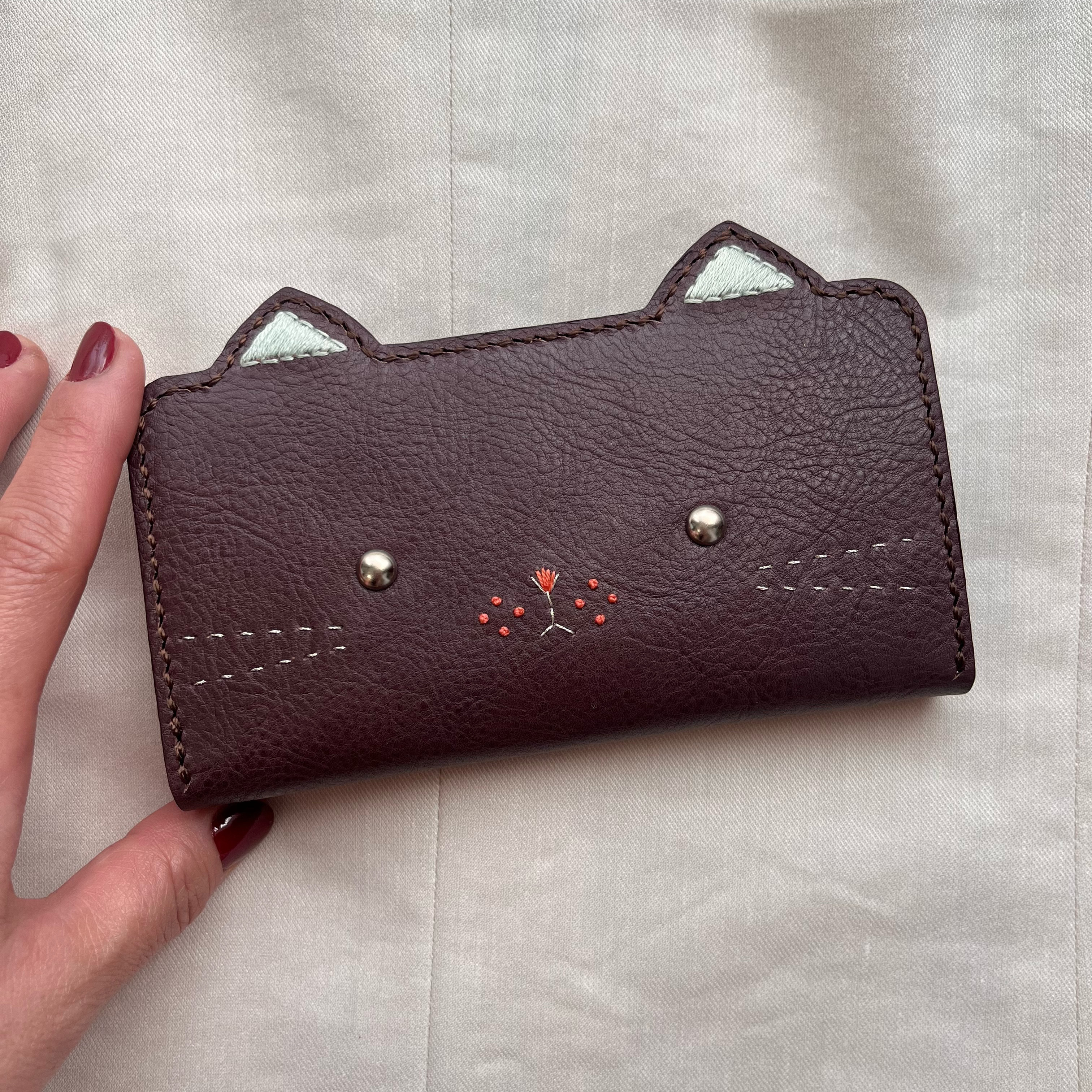 【受注制作】ねこのお顔　つぶらな瞳ver.手帳型スマホケース 牛ソフトヌメ革 ダークパープル猫  全機種対応