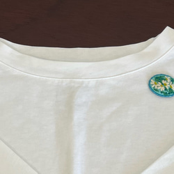 ビーズで飾ったカモミールの小さな刺繍ブローチ【botanical】#253 10枚目の画像