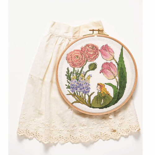 クロスステッチ刺繍完成品 天使のダンス クロスステッチ刺繍完成品