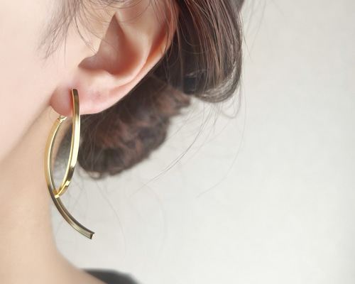 ROCA WEAR 両耳セット　クリスタルピアス 刻印あり ROCA WEAR 両耳セット クリスタルピアス 刻印あり アクセサリー