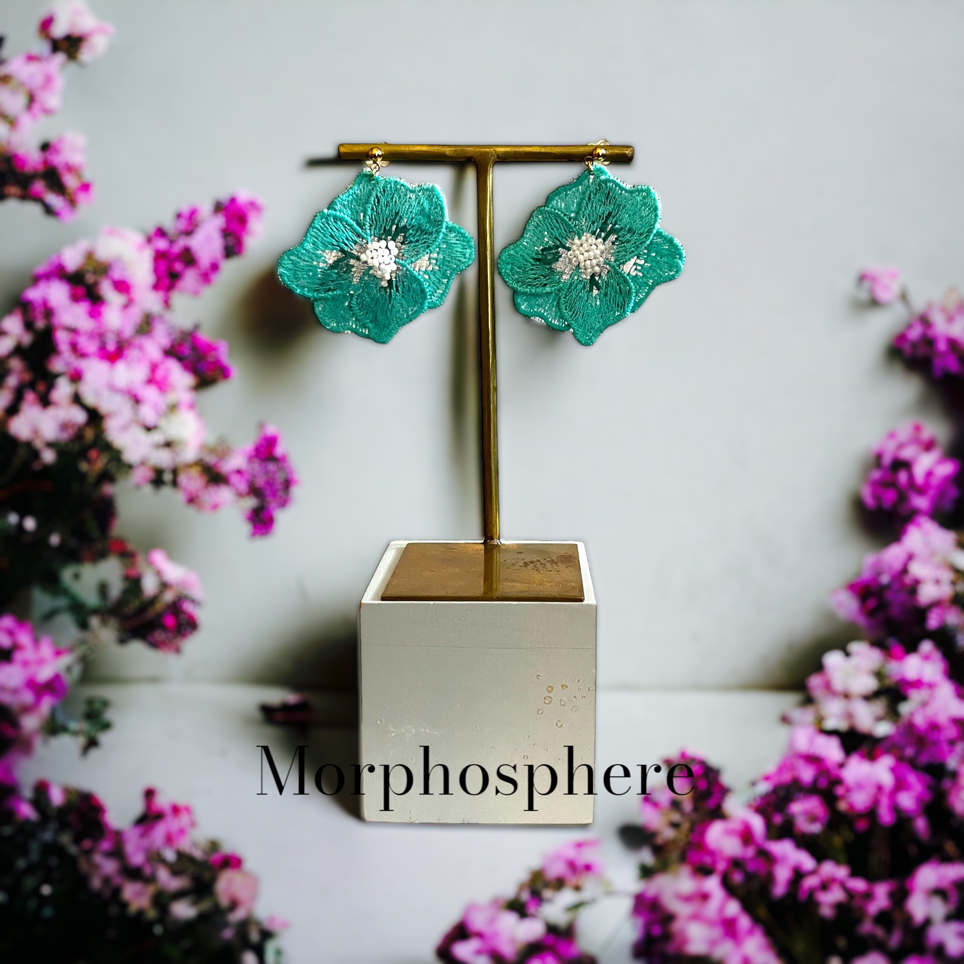 染めと刺繍のアクセサリーtint　 パンジーピアス レイヤータイプ　ジェイド