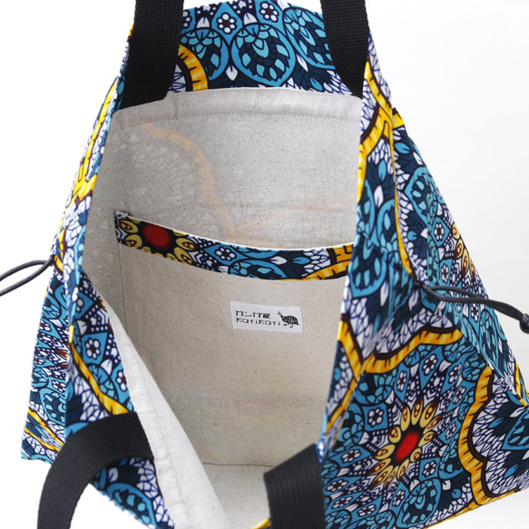 【晴れやかブルー2024】アフリカ布の巾着バッグ（ アラベスク ）トート 大きめ アフリカンプリント 8枚目の画像