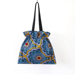 【晴れやかブルー2024】アフリカ布の巾着バッグ（ アラベスク ）トート 大きめ アフリカンプリント 4枚目の画像
