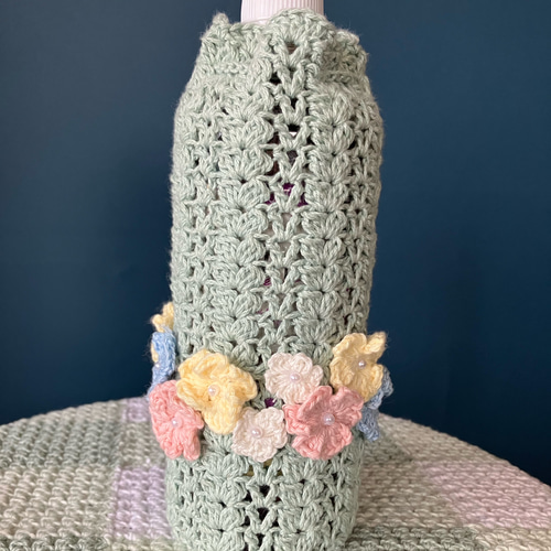 ♥️手編み♥️ハンドメイド♥️お花いっぱいバッグ♥️お花いっぱいペットボトルカバー♥️ 春色 お花たくさん ペットボトルカバー グリーン その他キッチン小物