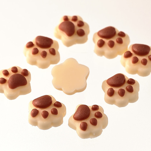 デコパーツ 肉球 猫 アイボリー 10mm 動物 300個 アニマル 3D