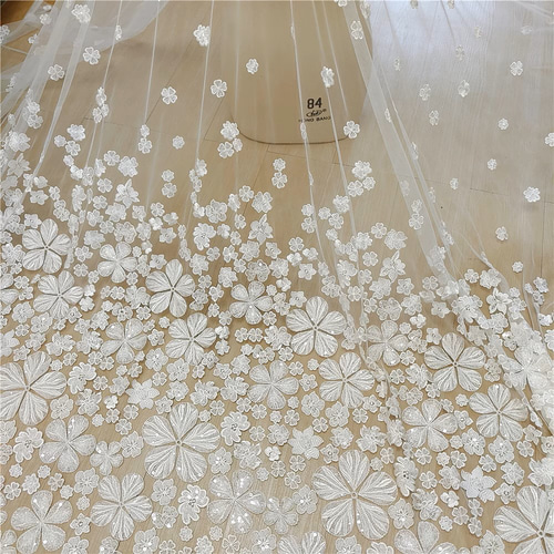 チュールレース スパンコール付き 落ちた花の刺繍 エンブロイ
