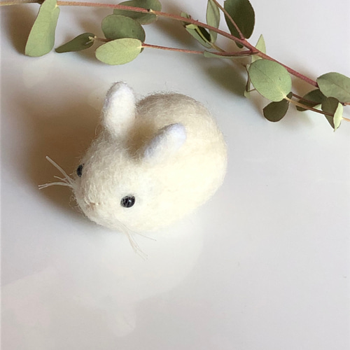 羊毛フェルト 白うさぎ ハンドメイド プレゼント 白うさぎ＊羊毛フェルト＊white rabbit 羊毛フェルト moco3871