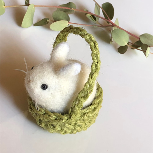 うさぎ 白 羊毛フェルト マスコット バスケット付き 羊毛