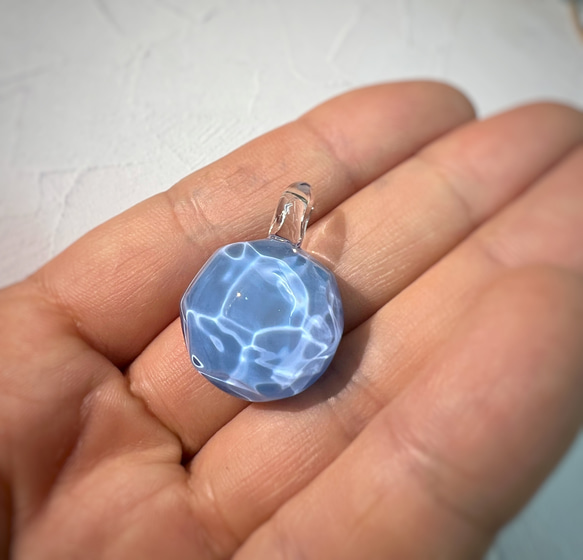 Sea glass pendant　ラウンドタイプ＊ライトブルー 6枚目の画像