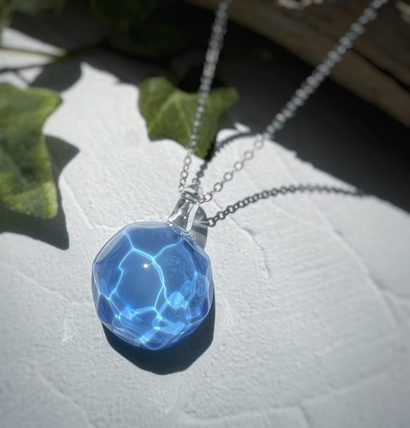 Sea glass pendant　ラウンドタイプ＊ライトブルー 2枚目の画像