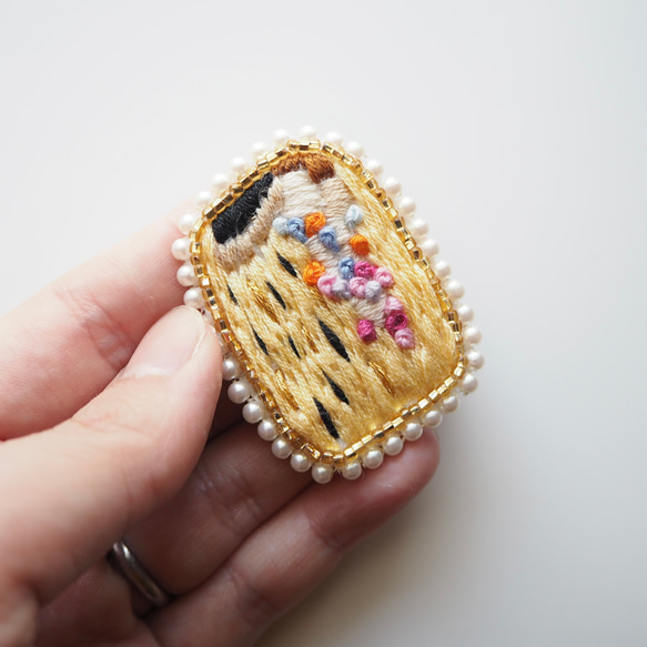 ✳︎ クリムト 接吻 ✳︎ ビーズ 刺繍 ブローチ 3枚目の画像