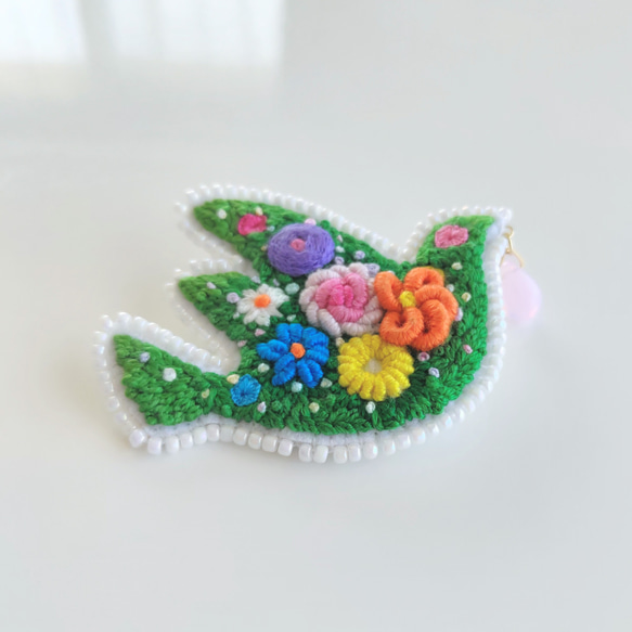 刺繍ブローチ 『flower bird』① 5枚目の画像