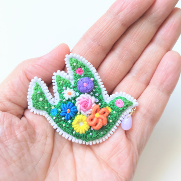 刺繍ブローチ 『flower bird』① 7枚目の画像