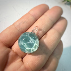 Sea glass pendant ラウンドタイプ＊エメラルドグリーン 6枚目の画像