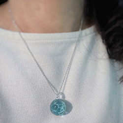 Sea glass pendant ラウンドタイプ＊エメラルドグリーン 8枚目の画像