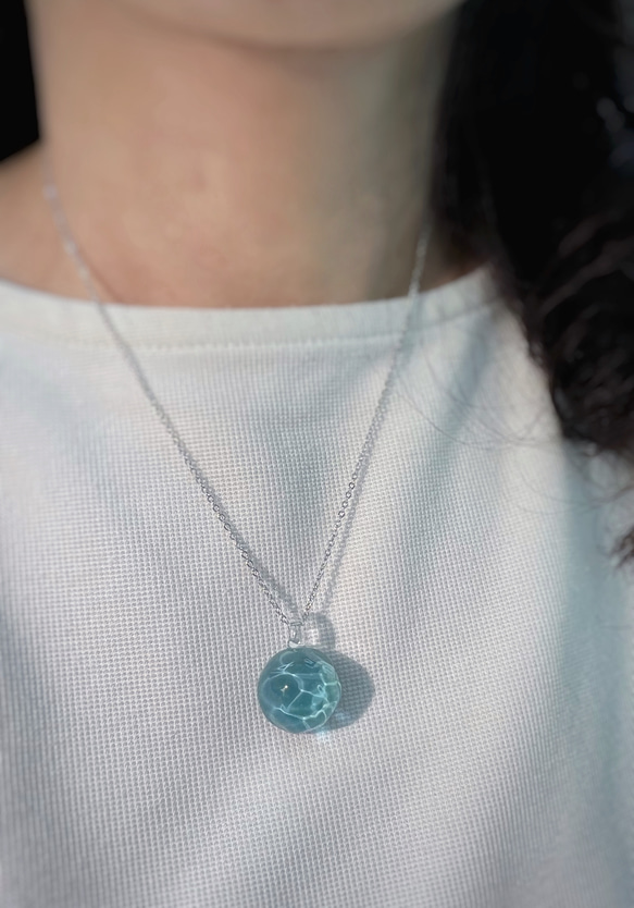 Sea glass pendant ラウンドタイプ＊エメラルドグリーン 8枚目の画像