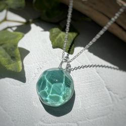 Sea glass pendant ラウンドタイプ＊エメラルドグリーン 2枚目の画像