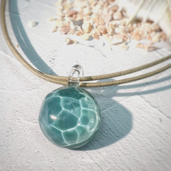 Sea glass pendant ラウンドタイプ＊エメラルドグリーン 1枚目の画像