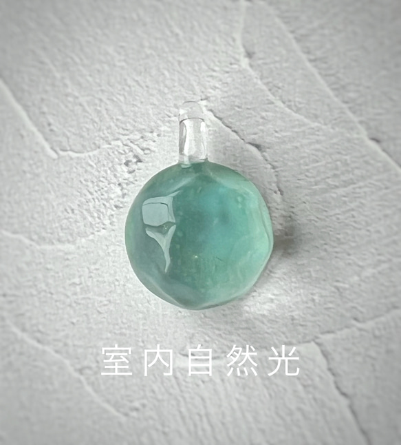 Sea glass pendant ラウンドタイプ＊エメラルドグリーン 4枚目の画像