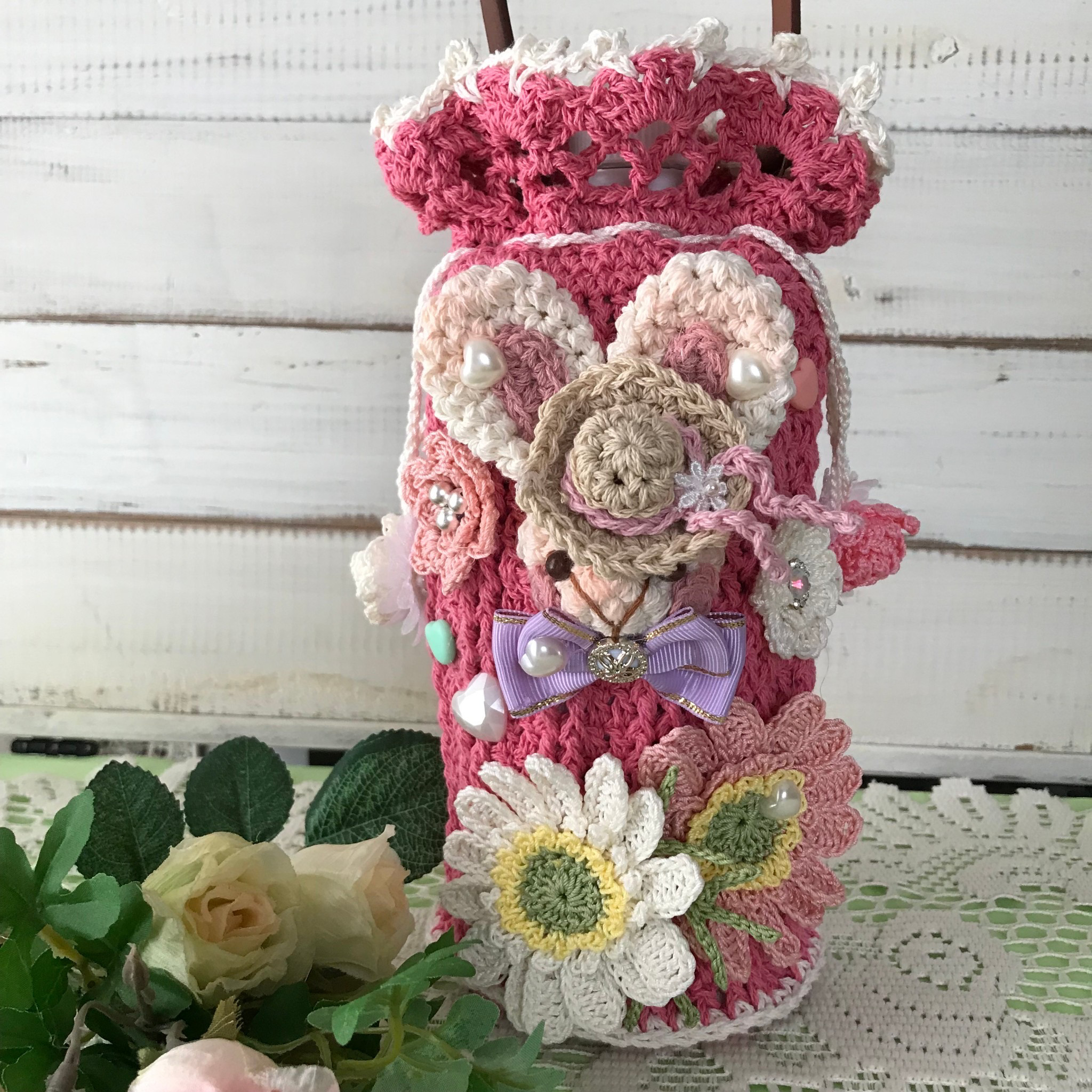 手編みトートバッグ　ウサギとチューリップの 花 手編みトートバッグウサギとチューリップの 花