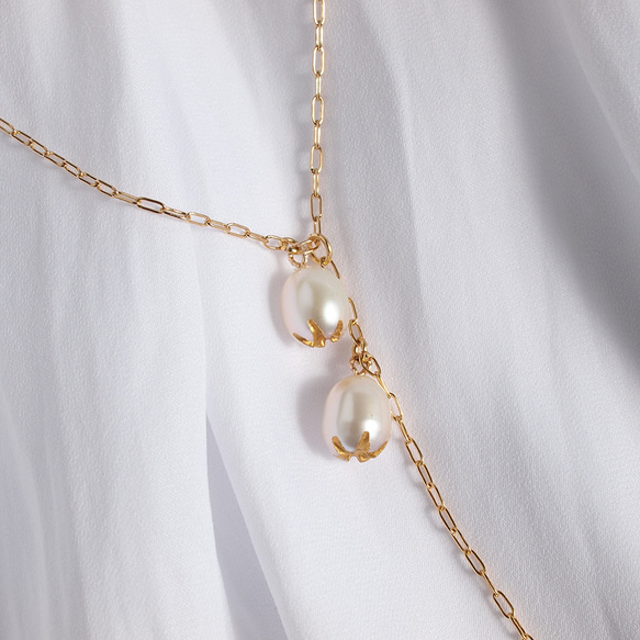 芽珍珠 Y 形項鍊 - 雕刻珍珠和金粉首飾 - 多方式排列 第1張的照片