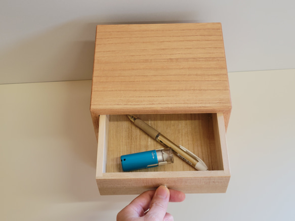 桐箱屋が作る　桐の二段小物入れ　玄関やリビングに　ハンコや鍵、アクセサリー等　ちょっとしたモノを入れて置いてみませんか？ 10枚目の画像