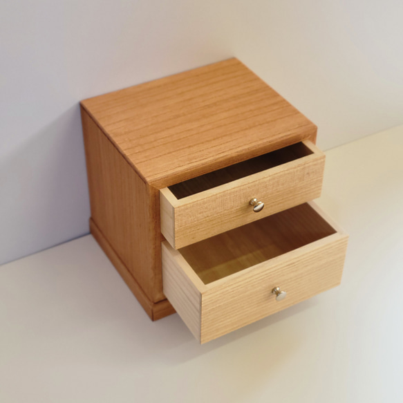桐箱屋が作る　桐の二段小物入れ　玄関やリビングに　ハンコや鍵、アクセサリー等　ちょっとしたモノを入れて置いてみませんか？ 7枚目の画像