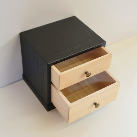 桐箱屋が作る　桐の二段小物入れ　玄関やリビングに　ハンコや鍵、アクセサリー等　ちょっとしたモノを入れて置いてみませんか？ 8枚目の画像