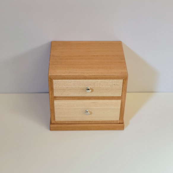 桐箱屋が作る　桐の二段小物入れ　玄関やリビングに　ハンコや鍵、アクセサリー等　ちょっとしたモノを入れて置いてみませんか？ 5枚目の画像