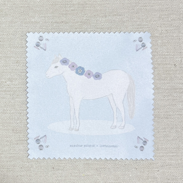 クリーニングクロス メガネふき『花飾りと馬（白馬）』 1枚目の画像