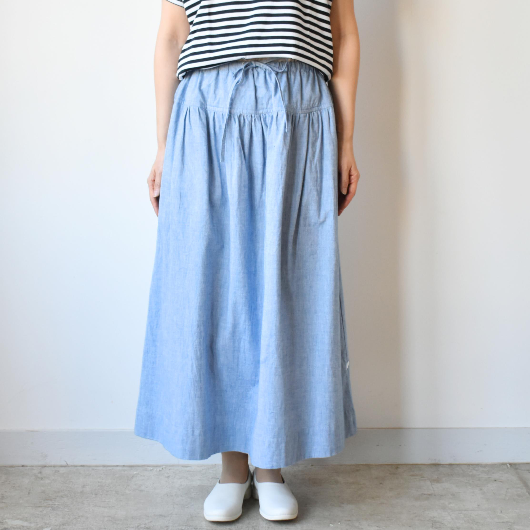 ふんわり広がる軽い着心地のシャンブレースカート【SOSK054S】 14,454円