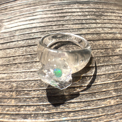 オパールが閉じ込められた鉱石の指輪 エメラルドグリーン　Opal Ring☆ゆったりサイズ 13枚目の画像