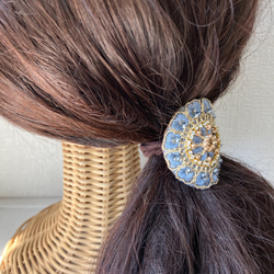 インド刺繍とラインストーンの髪飾り　ライトブルー 5枚目の画像