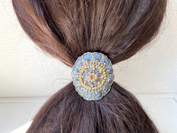 インド刺繍とラインストーンの髪飾り　ライトブルー 6枚目の画像