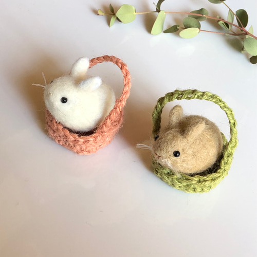 うさぎ 茶 羊毛フェルト マスコット バスケット付き 羊毛フェルト